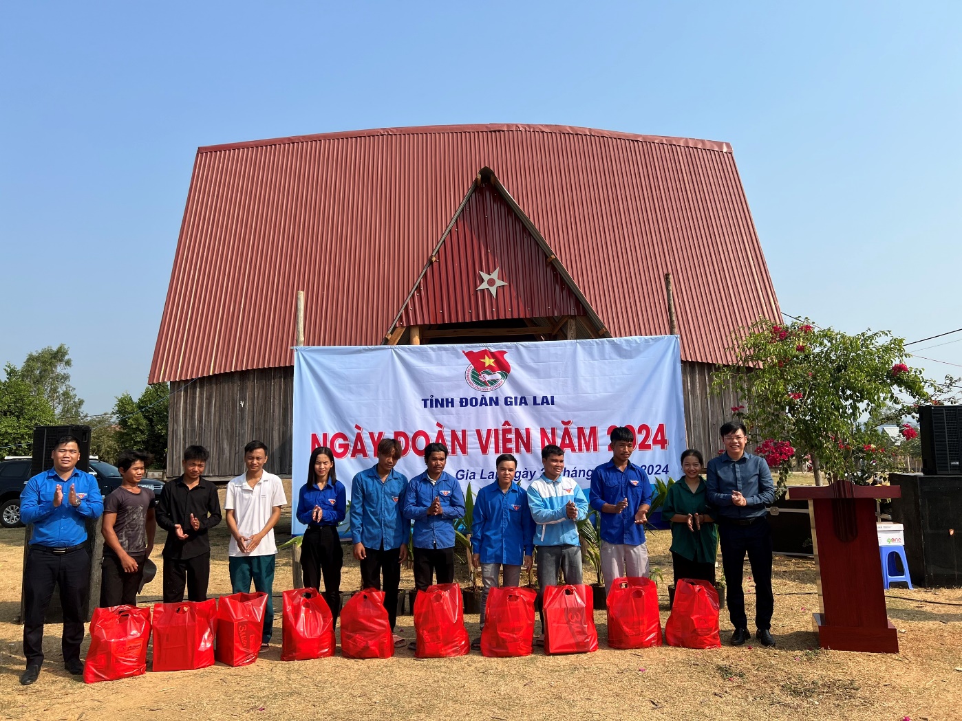 Article Tỉnh đoàn Gia Lai tổ chức “Ngày đoàn viên” năm 2024 tại thôn King Pêng, xã Chư A Thai, huyện Phú Thiện